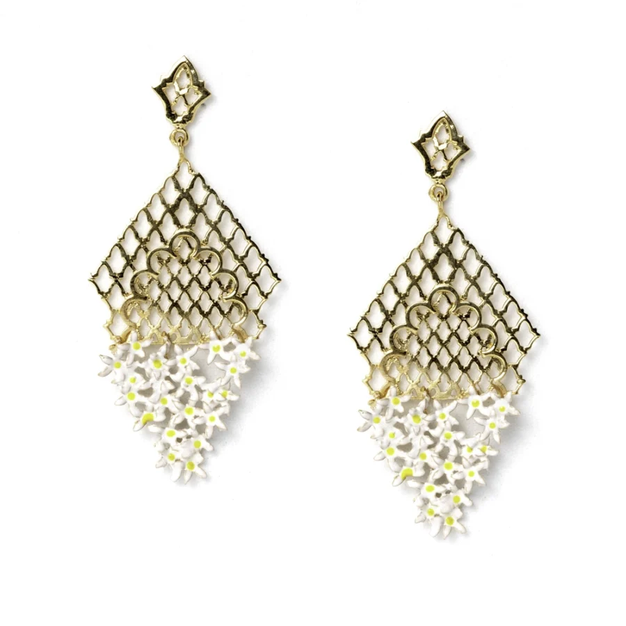 Sinagoga Earring. Gold and white floral detail