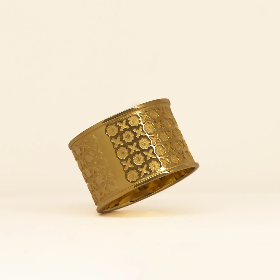 Gold ring with Andalusian geometric design for timeless luxury and style.