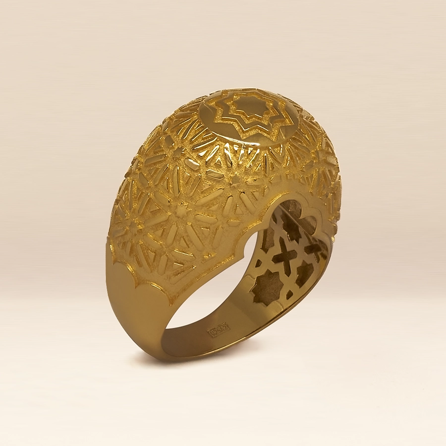 Gold dome ring with geometric star pattern and Córdoba architectural engraving.