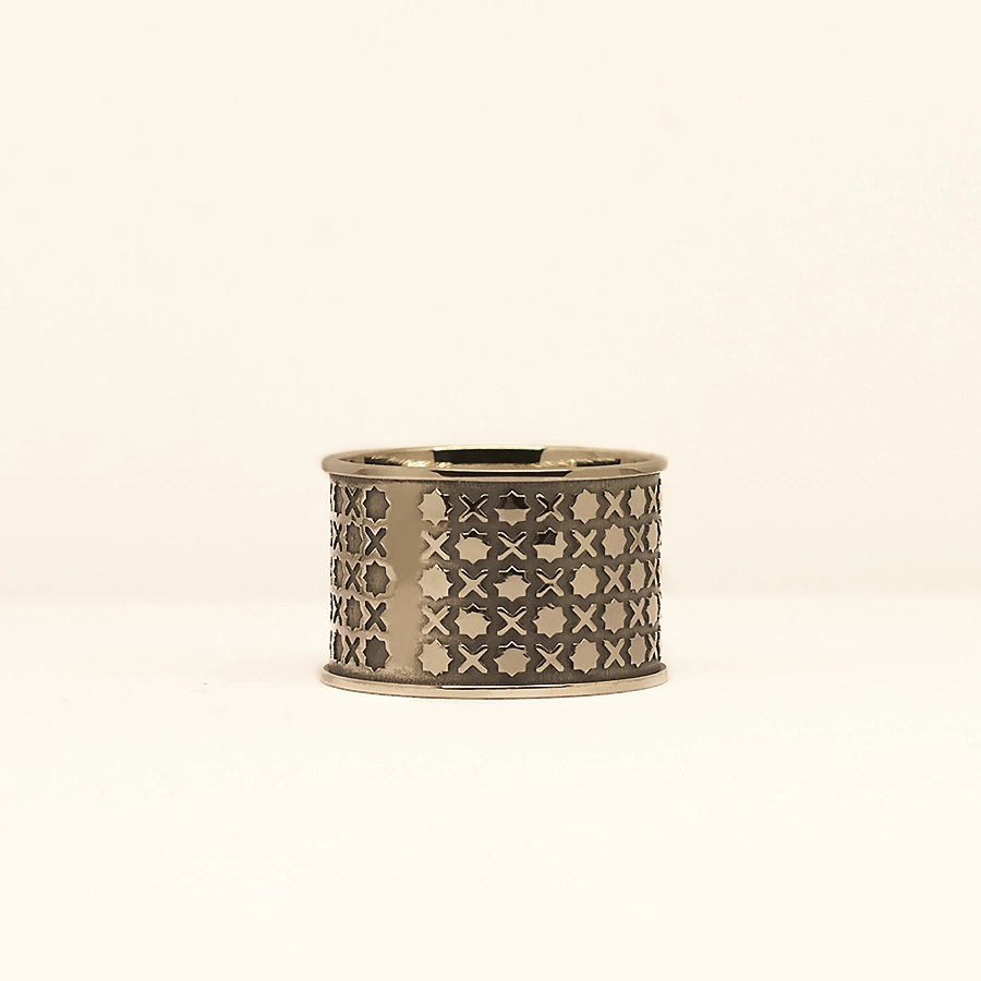 Wide silver ring with Medina Azahara geometric engraving and textured finish.