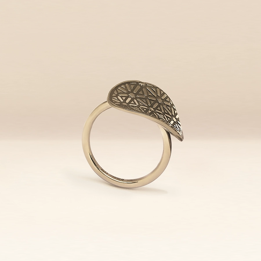 Silver Al-Andalus ring with geometric engraving and dramatic petal-shaped motif.